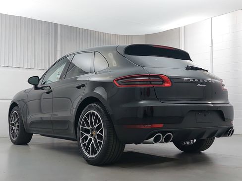 Certified 2018 Porsche Macan image 3