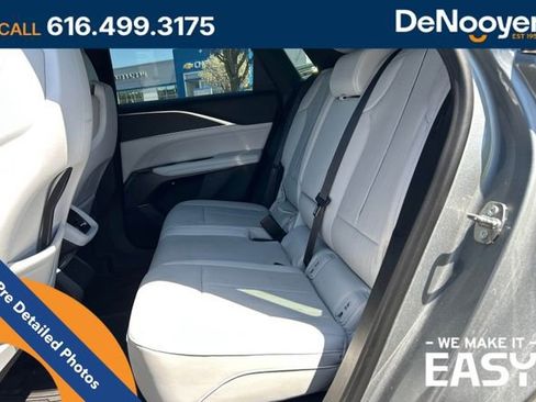 Used 2024 Cadillac Lyriq Luxury AWD/4WD image 11