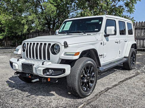 Used 2021 Jeep Wrangler Unlimited Sahara AWD/4WD image 3