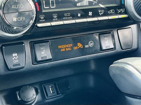 Used 2020 Toyota RAV4 XSE w/ XSE Grade Weather Package AWD/4WD image 19