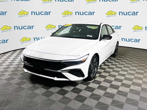 Certified 2025 Hyundai Elantra Sport FWD image 3