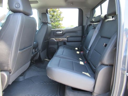 Used 2022 Chevrolet Silverado 1500 LT Trail Boss w/ LT Trail Boss Premium Package AWD/4WD image 32
