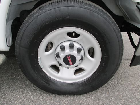 Used 2024 GMC Savana 2500 w/ Driver Convenience Package RWD image 17