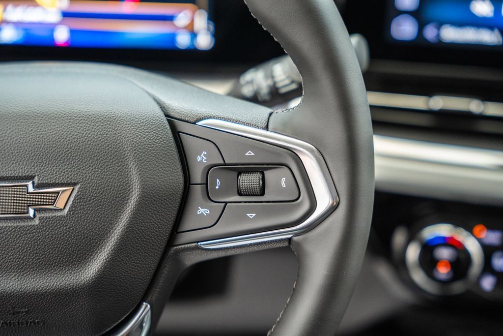 New 2026 Chevrolet Trax LT w/ Sunroof Package FWD image 28