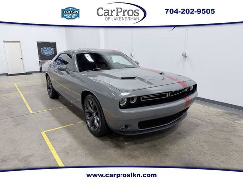 Used 2019 Dodge Challenger SXT w/ Plus Package RWD image 1