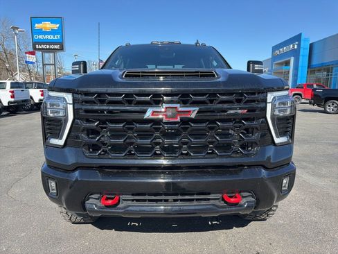 Used 2024 Chevrolet Silverado 2500 ZR2 w/ Technology Package AWD/4WD image 36