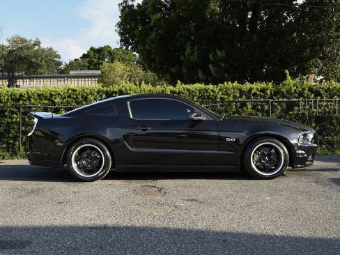 Used 2014 Ford Mustang GT RWD image 4