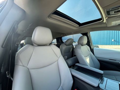Used 2026 Toyota Sienna XLE AWD/4WD image 27