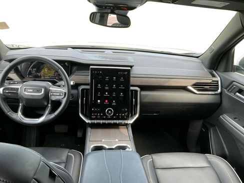 Used 2025 GMC Acadia Denali FWD image 10