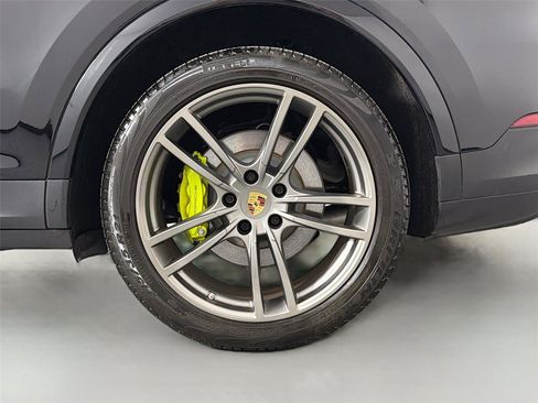 Certified 2022 Porsche Cayenne Platinum Edition AWD/4WD image 12