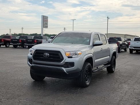 Used 2023 Toyota Tacoma SR AWD/4WD image 2