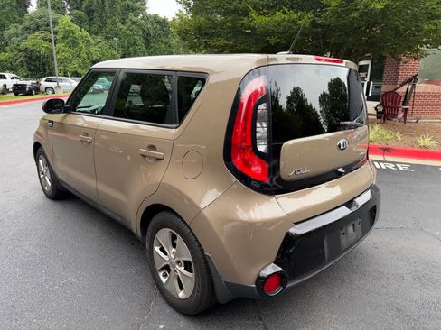 Used 2016 Kia Soul FWD image 3