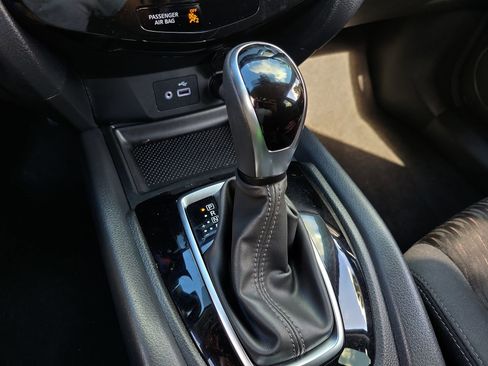 Used 2019 Nissan Rogue S w/ Special Edition Package FWD image 26