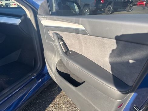 Used 2024 Tesla Model Y Performance image 10