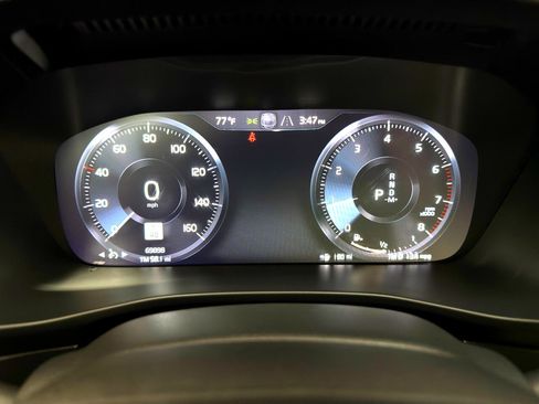 Used 2022 Volvo XC40 T5 Momentum image 19