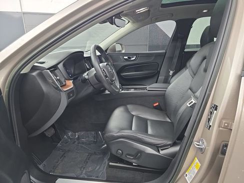 Used 2023 Volvo XC60 B5 Plus w/ Protection Package Premier FWD image 24