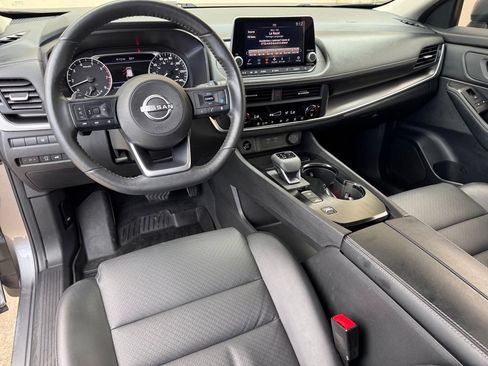 Used 2024 Nissan Rogue SV w/ SV Premium Package FWD image 2