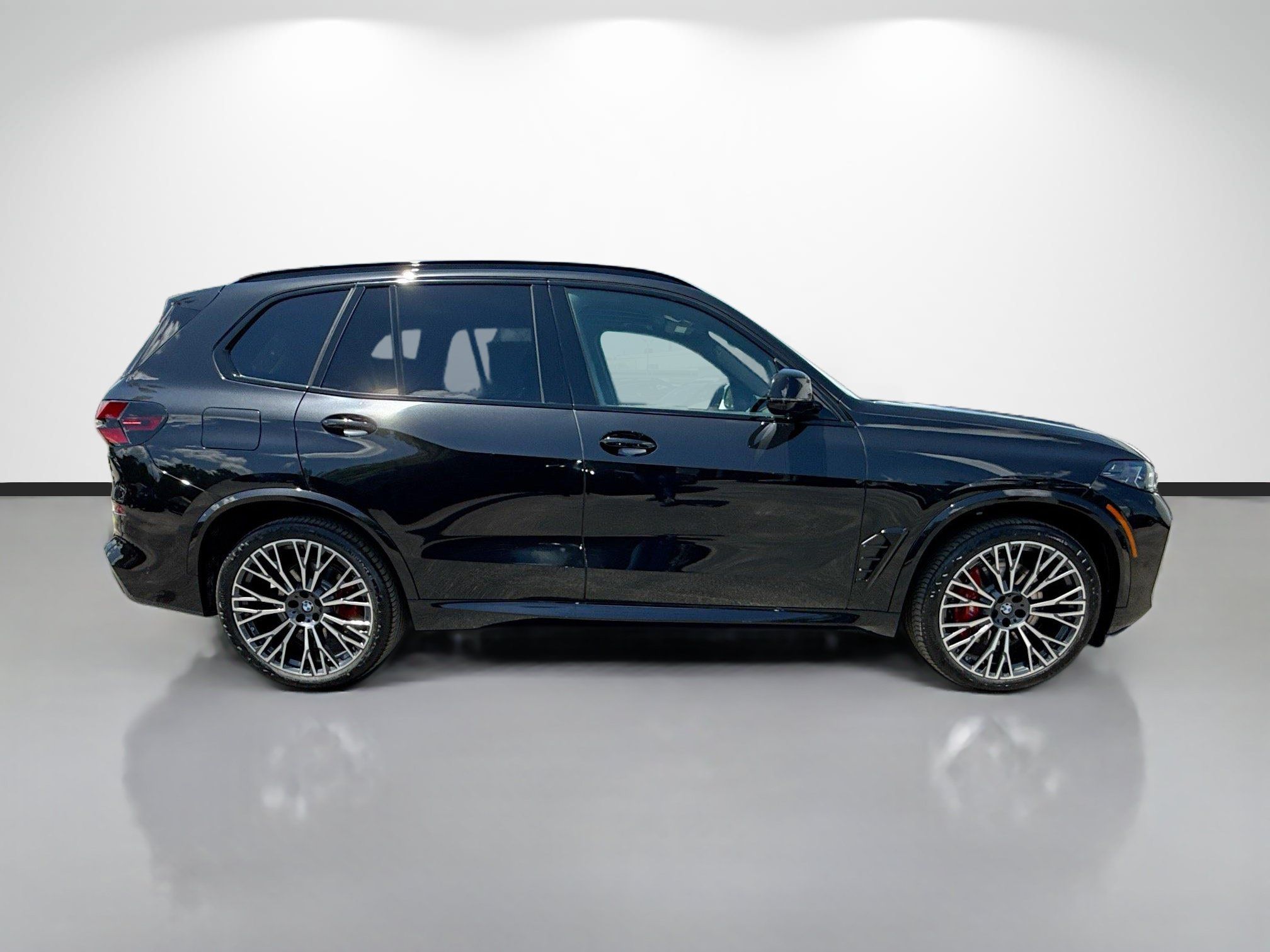 New 2026 BMW X5 xDrive40i w/ M Sport Package AWD/4WD image 2