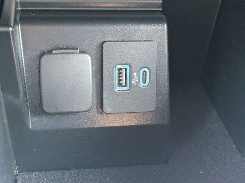 Used 2021 Ford Explorer XLT w/ Equipment Group 202A RWD image 25