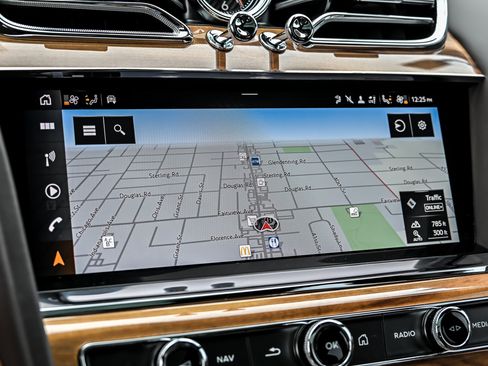 Used 2022 Bentley Bentayga AWD/4WD image 39