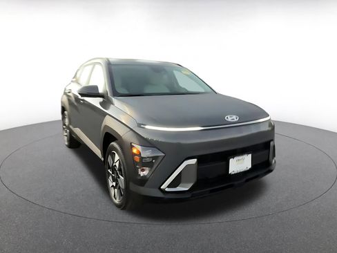 Used 2025 Hyundai Kona SEL image 3