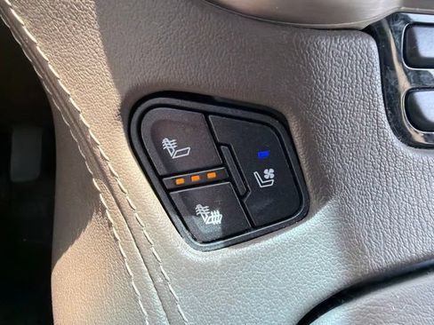 Used 2018 GMC Yukon Denali w/ Denali Ultimate Package AWD/4WD image 41