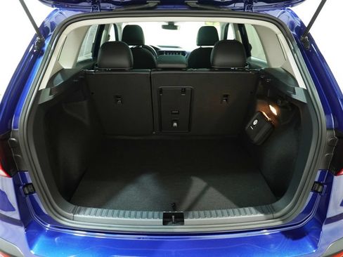 Used 2023 Volkswagen Taos SE w/ Panoramic Sunroof Package AWD/4WD image 5