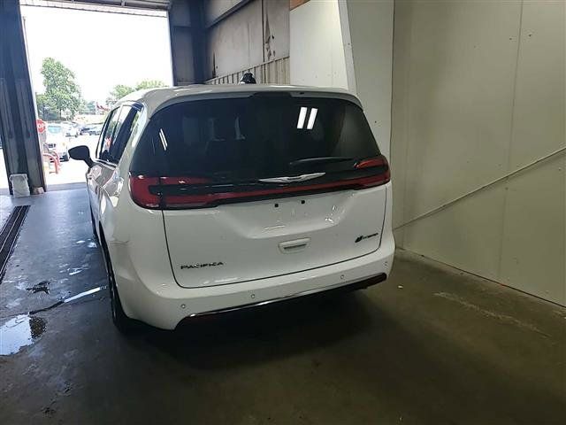 Used 2025 Chrysler Pacifica Select FWD image 4