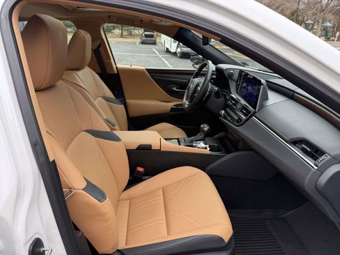 Used 2024 Lexus ES 300h Ultra Luxury w/ Accessory Package (Z1) image 14