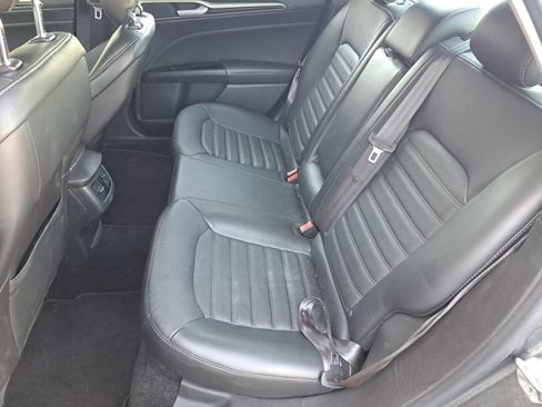 Used 2014 Ford Fusion SE w/ Equipment Group 202A FWD image 14