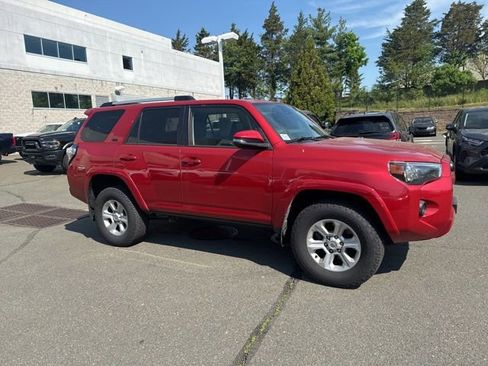 Certified 2022 Toyota 4Runner SR5 Premium w/ Moonroof Package AWD/4WD image 4