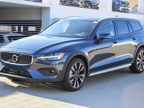 New 2026 Volvo V60 B5 Cross Country Ultra w/ Climate Package image 3