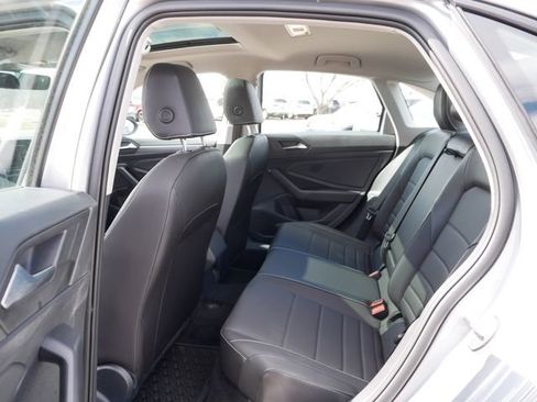 Certified 2023 Volkswagen Jetta SE w/ Panoramic Sunroof Package image 16