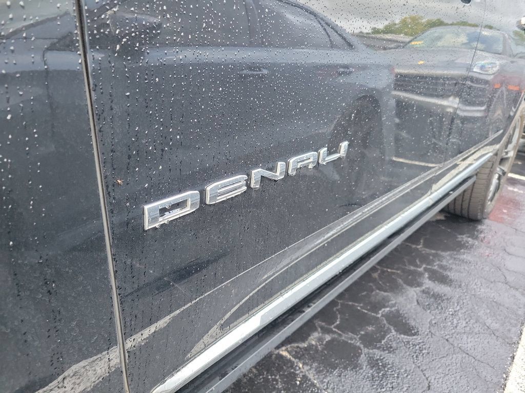 Used 2023 GMC Yukon XL Denali w/ Denali Reserve Package AWD/4WD image 4