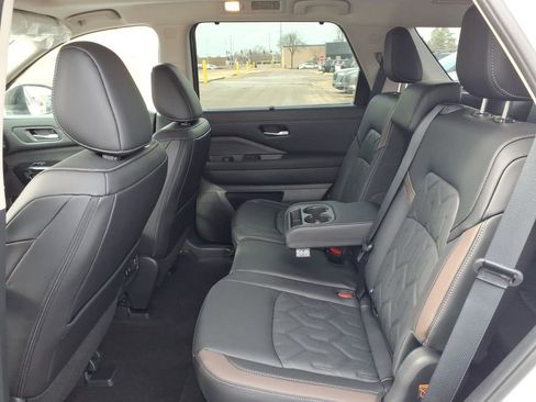 New 2026 Nissan Pathfinder Platinum image 29