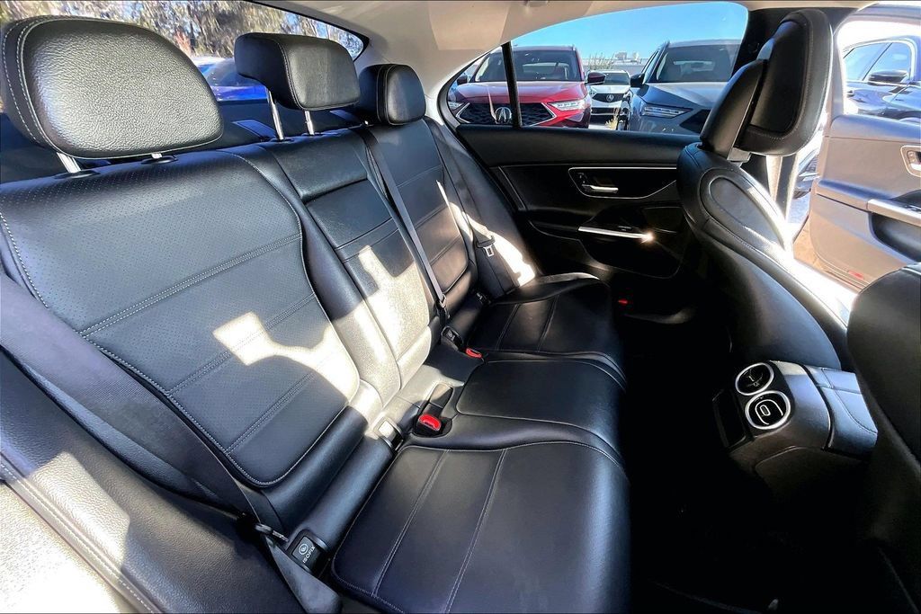 Used 2022 Mercedes-Benz C 300 Sedan image 37