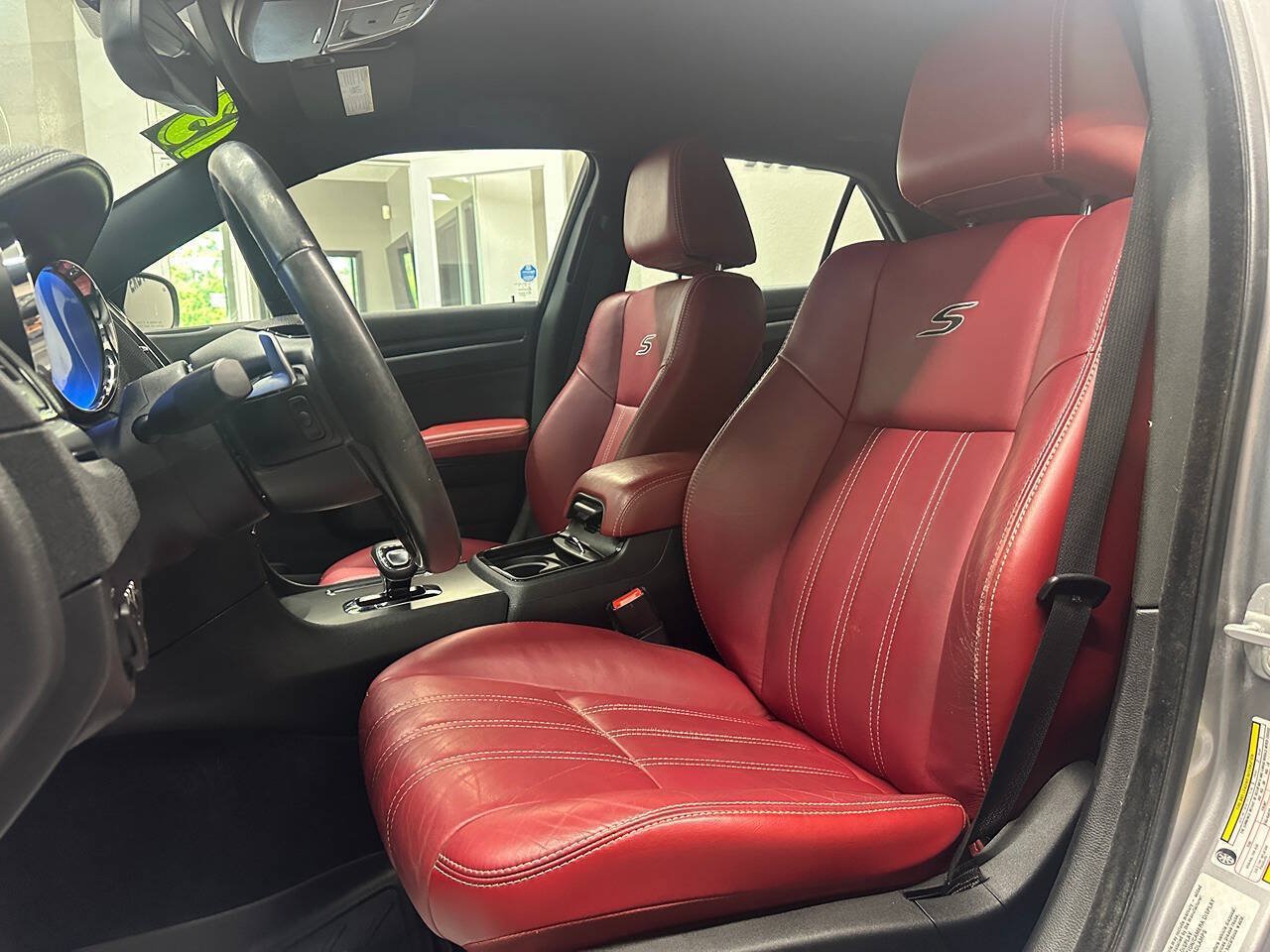 Used 2013 Chrysler 300 S RWD image 17