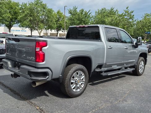 Used 2024 Chevrolet Silverado 2500 High Country w/ Technology Package AWD/4WD image 18