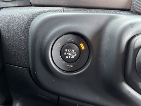 Used 2021 Jeep Gladiator Sport image 34