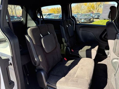 Used 2018 Dodge Grand Caravan SE image 17