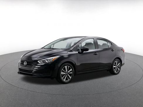 Used 2025 Nissan Versa SV FWD image 3