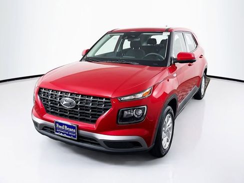 Certified 2022 Hyundai Venue SE image 4