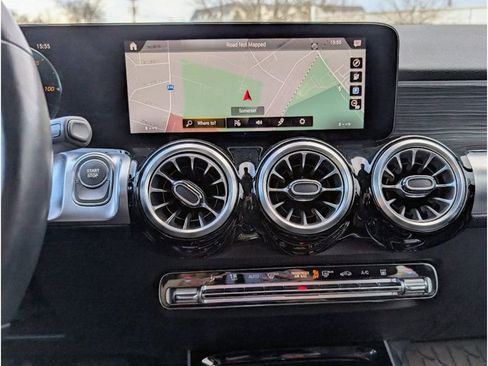 Used 2023 Mercedes-Benz EQB 300 4MATIC image 23