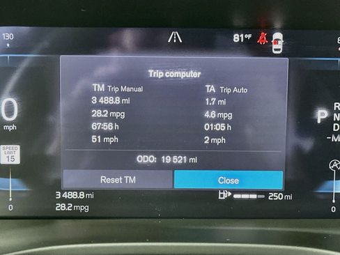 Used 2025 Volvo XC40 B5 Plus AWD/4WD image 19