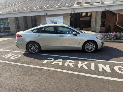 Used 2019 Ford Fusion SE FWD image 5