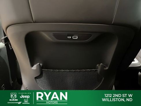 New 2026 Chrysler Pacifica Select AWD/4WD image 68