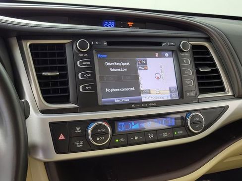 Used 2019 Toyota Highlander XLE FWD image 29