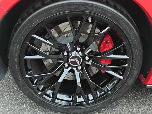 Used 2015 Chevrolet Corvette Z06 w/ 3LZ Preferred Equipment Group image 13