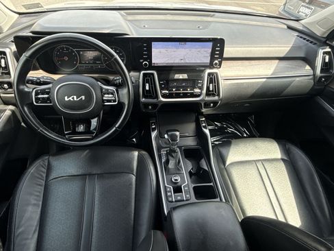 Used 2022 Kia Sorento EX w/ Panoramic Sunroof Package FWD image 21