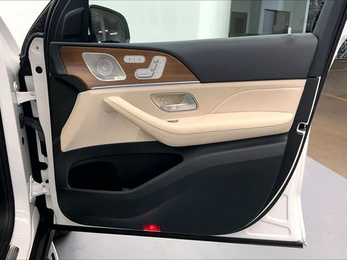 Certified 2021 Mercedes-Benz GLS 450 4MATIC image 9